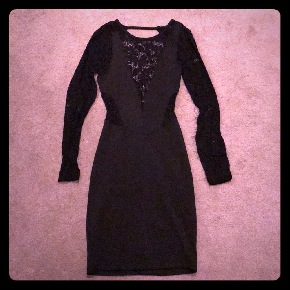 Backless lace dress